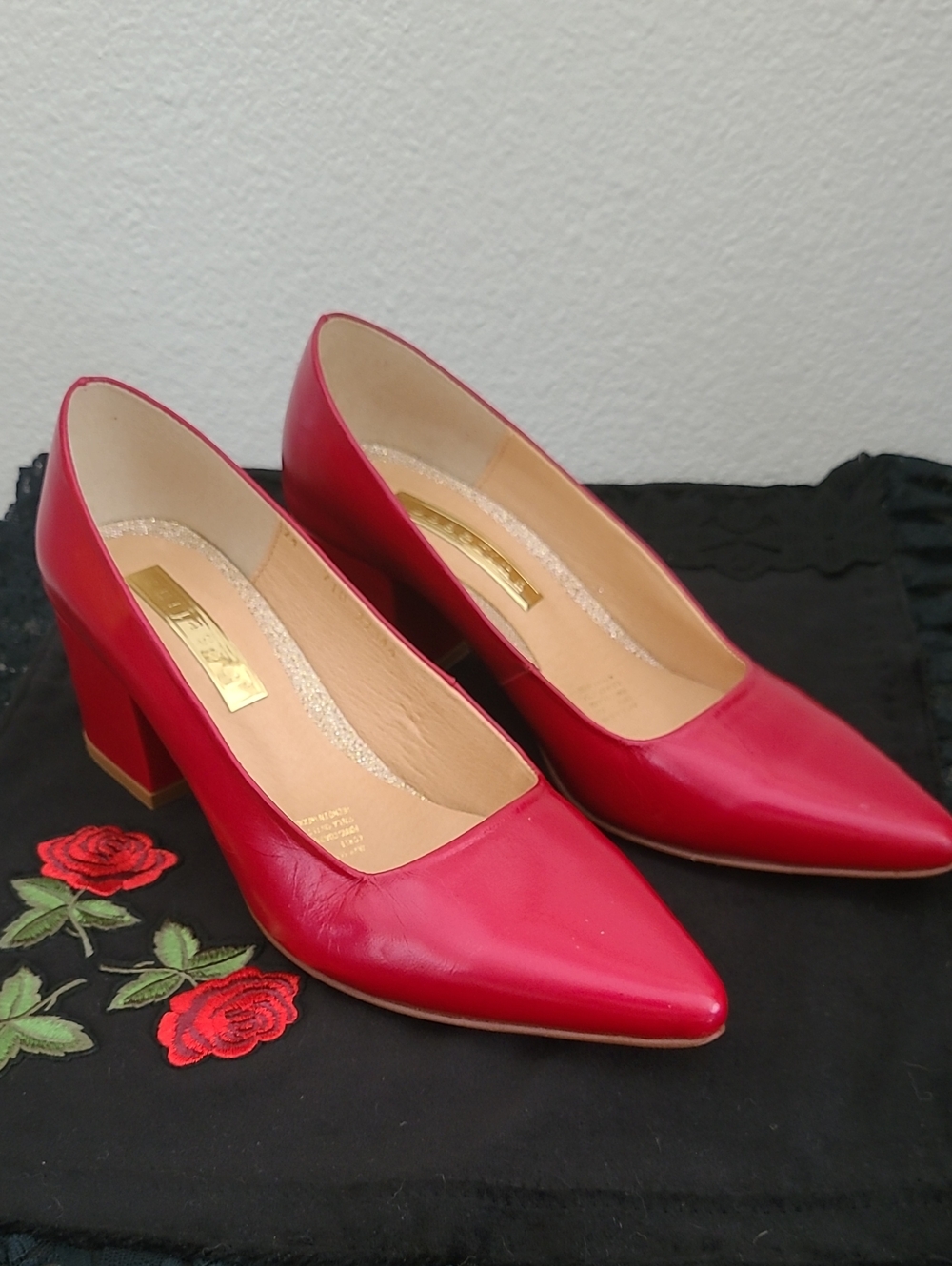 Jossefina Carranza Pointed-Toe Cowhide Leather. Dark Red Pumps